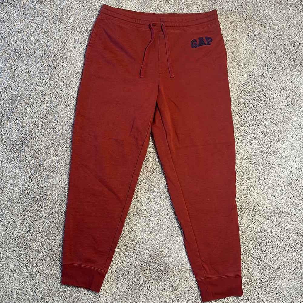 GAP sweatpants burnt orange in color with navy embroidery logo. Size Large